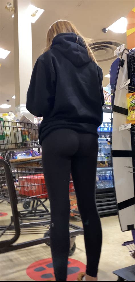 Teen Wearing Leggings In Grocery Store Spandex Leggings