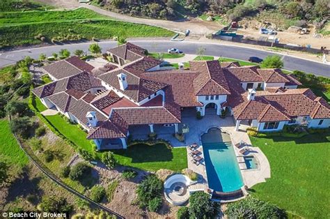 Britney Spears Puts Her Thousand Oaks Mansion On The Market For 8 9m