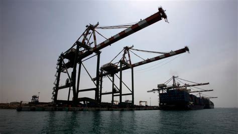 saudi official suspends oil shipments  bab al mandab red sea