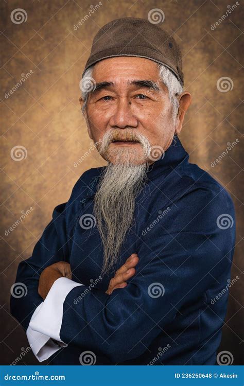 chinese  man  white hair  beard  tradional chinese clothing