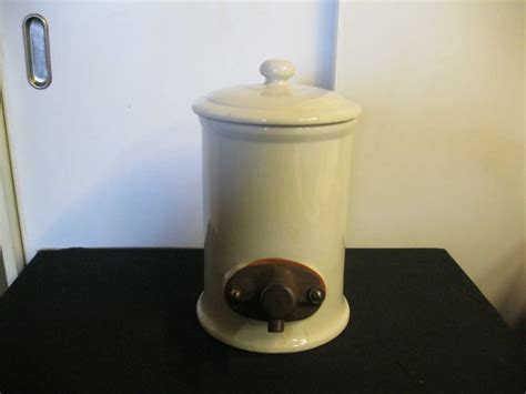 een oud model aardewerk mayonaise dispenser met pomp catawiki