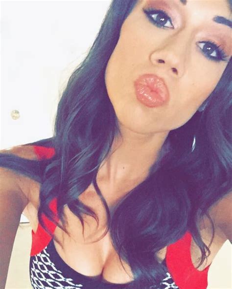 Colleen Ballinger Cleavage 5 Pics 1  Sexy Youtubers