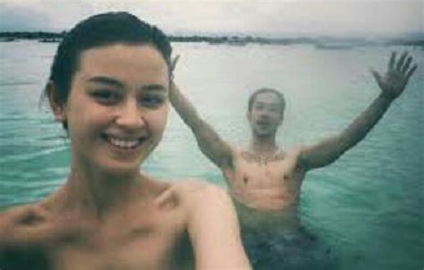 Goriau Beredar Fotonya Berenang Tanpa Busana Bareng Pacar Di Lombok