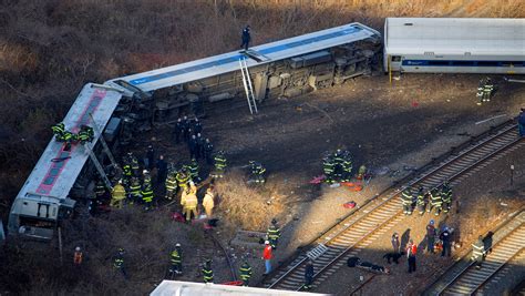 commuter train derailment kills   nyc
