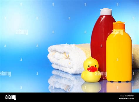 badelaken mit sonnenmilch und gummiente stock photo alamy