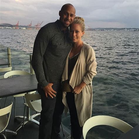 kendra wilkinson stressed out by marriage drama lacking in milk production the hollywood gossip