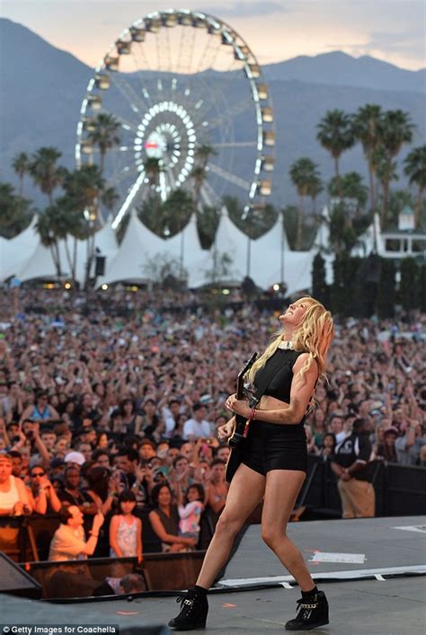 ellie goulding gives another energetic coachella