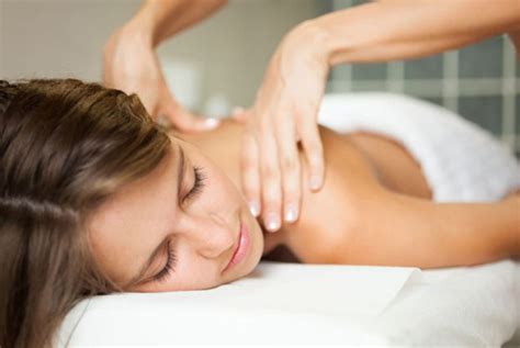 £19 for a 1 hour full body massage inc hot towel treatment and foot