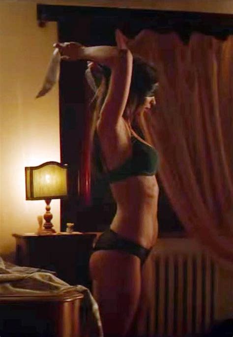 emily ratajkowski strips off for a steamy sex scene in new movie welcome home