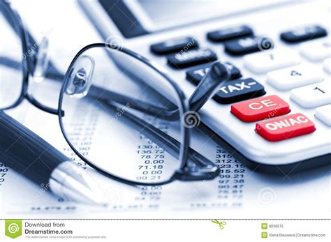 de calculatorpen en glazen van de belasting stock afbeelding image  oogglazen berekeningen