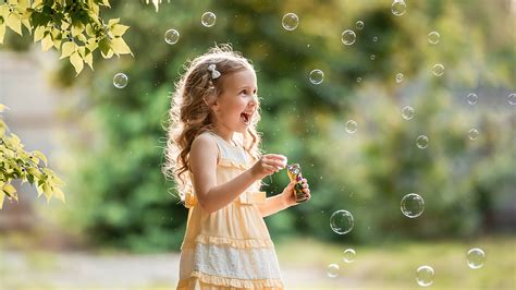smiling  girl child  playing  bubbles hd cute wallpapers