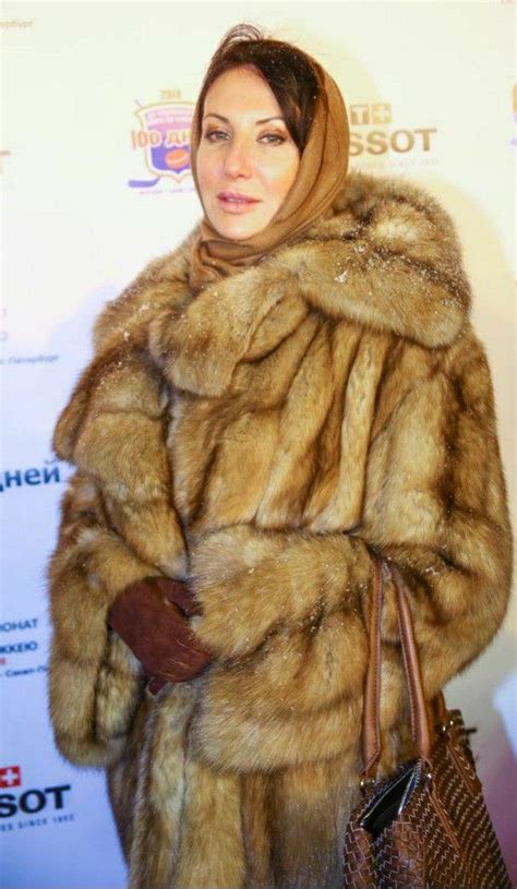 pin by fur3lover on anziehsachen in 2020 fur fashion sable coat