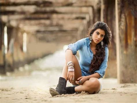 tamil actress aishwarya rajesh photos hot and sexy pics of