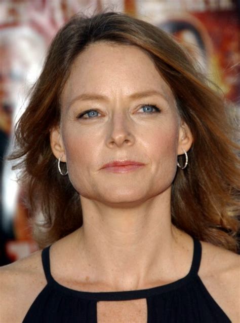 jodie foster medium long tapered hairstyle   ends feathered outward
