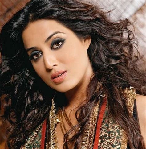 mahie gill looks super hot in these pics
