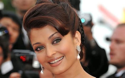 indian actress aishwarya rai beautiful smile cap