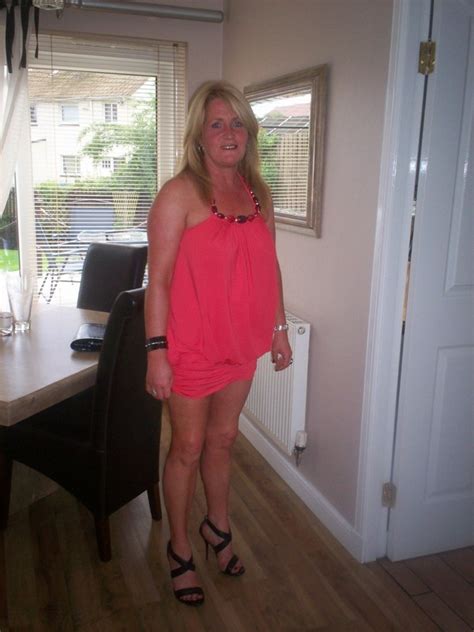 dbarrett 54 from glasgow is a local granny looking for casual sex