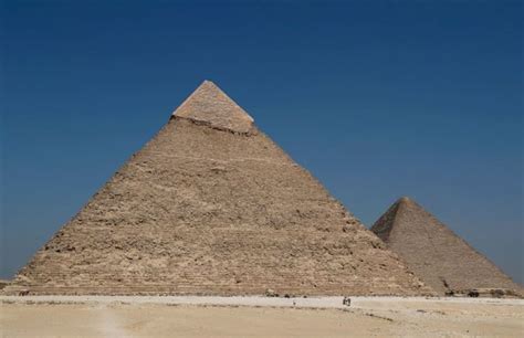 Photographer Fakes Sex Atop Great Pyramid And Angers