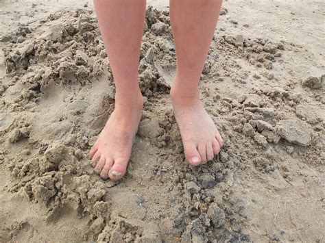 무료 이미지 바닷가 피트 산책 다리 진흙 인간의 몸 맨발 신발류 북해 발트 해 모래 해변 4000x3000