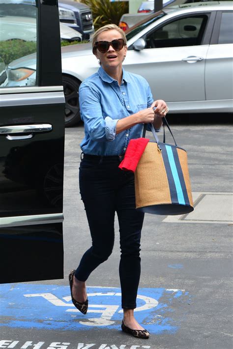 reese witherspoon casual sexy out in la celeblr