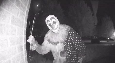 woman records terrifying real life pennywise creeping