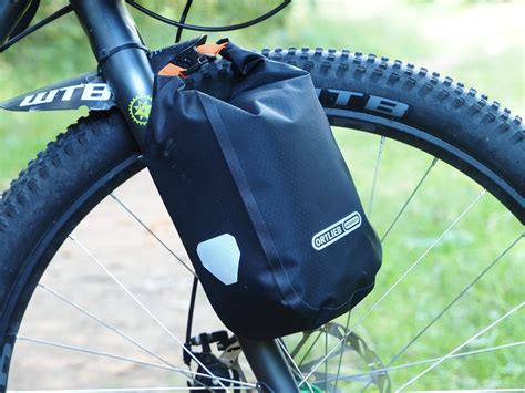 neue ortlieb bikepacking taschen fork pack und framebag mit