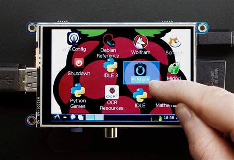raspberry pi displays hats shields  small screens essential guide geeky gadgets