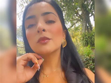 malakdavis big titted black haired latin female webcam
