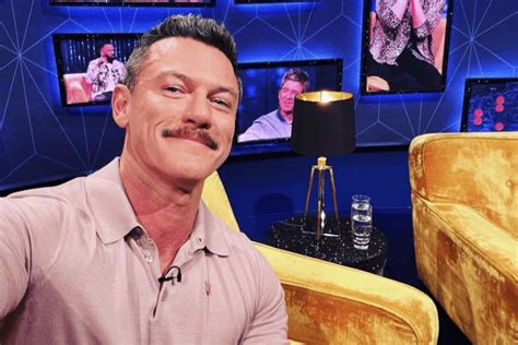 luke evans non è sicuro che solo gli attori gay dovrebbero