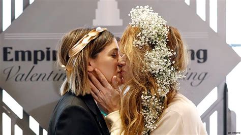 empire state building hosts same sex wedding on valentine