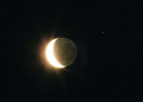 bulan sabit malam