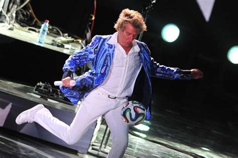 Rod Stewart Sued For £6k After Fan Claims Singer Broke His Nose With A