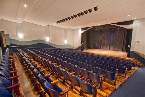 diseno de auditorio como hacerlo consejos de acustica  iluminacion uso arquitectura