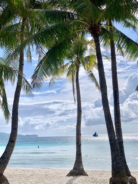 Condé Nast Names Boracay El Nido In ‘25 Best Island Beaches In The
