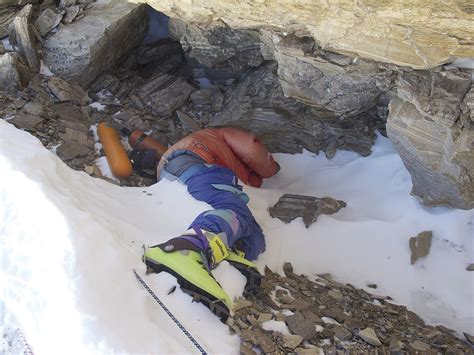 green boots  body  tsewang paljor  remains  mt everest  removing corpses