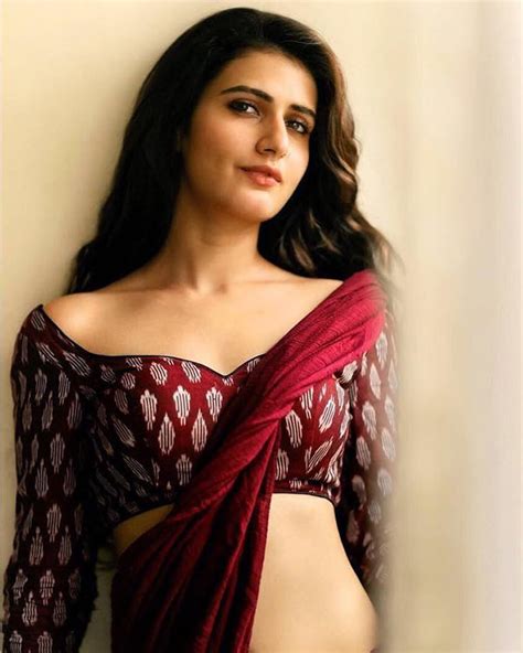 fatima sana shaikh redefines the term simple is sexy as a desi belle in this picture