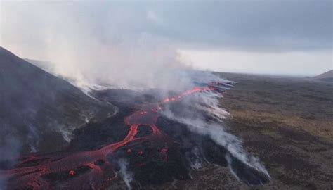 il video del vulcano che erutta  islanda vicino reykjavik eruzione