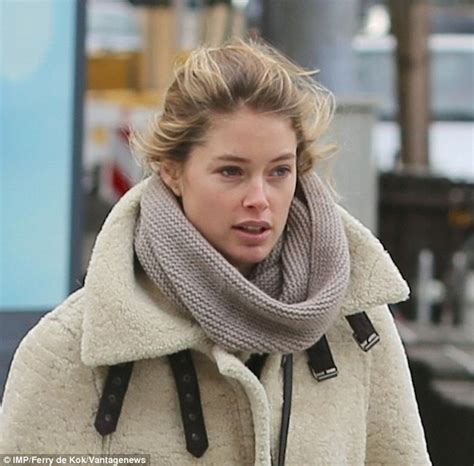 Doutzen Kroes Shows Off Her Natural Beauty As She Goes Make Up Free For