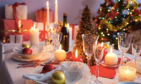 ways  throw  awesome christmas party   budget smart tips