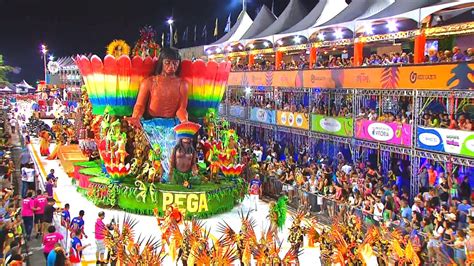 carnaval  veja imagens  desfile das escolas de samba  grupo  carnaval