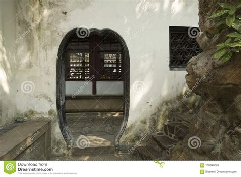 passage  de oude muur  yu tuin  shanghai china redactionele foto image  doorgang