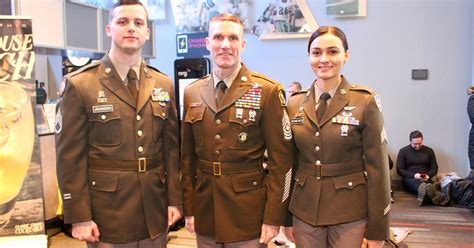To Stand Out The Army Picks A New Uniform With A World