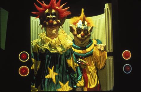universal orlando halloween horror nights adds chucky killer klowns scare zones collider
