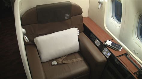 Japan Airlines Review Video 777 300 First Class Seat