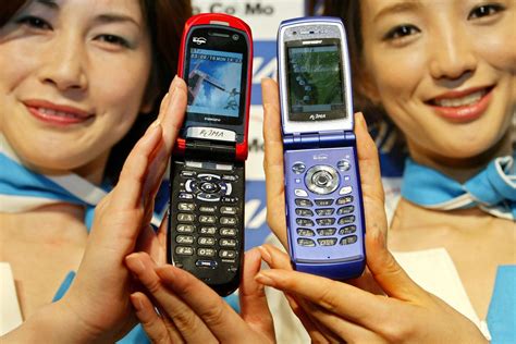 flip phones making  comeback  japan vox