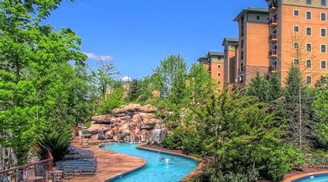 pigeon forge lodging find   places  stay  pigeon forge tn