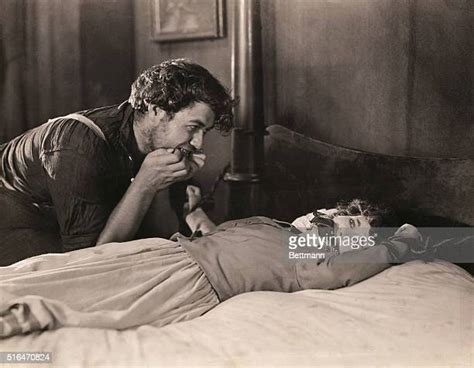 gagged actress photos et images de collection getty images