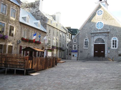 The Middlebury Trailrunner Cobblestone “trails” In Quebec City