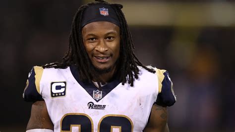 falcons rb todd gurley shows off incredible leg strength [watch