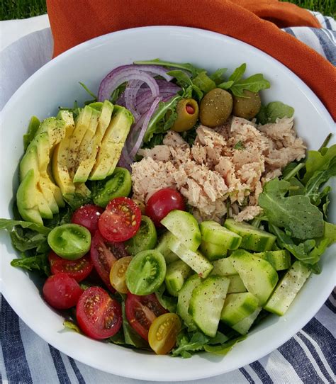 10 Minute Arugula Tuna Avocado Salad For A Quick Clean Eating Lunch